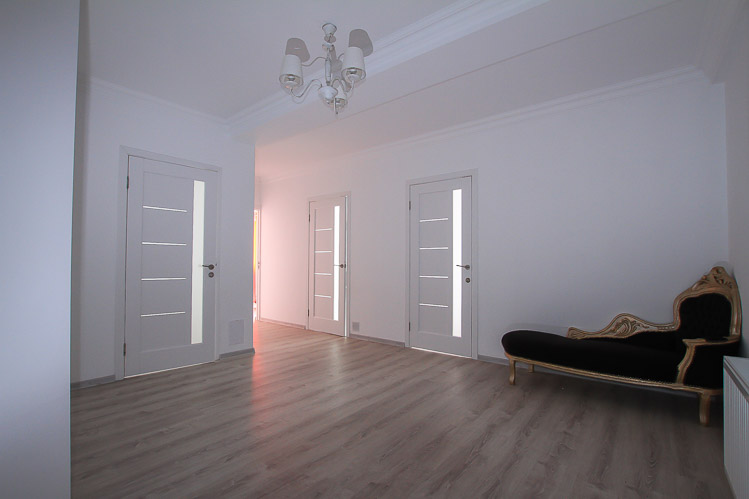 Bright Botanica Apartment is a 3 rooms apartment for rent in Chisinau, Moldova